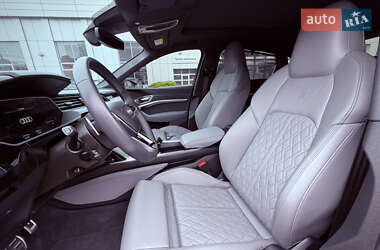 Позашляховик / Кросовер Audi SQ8 e-tron 2023 в 