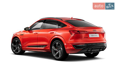 Позашляховик / Кросовер Audi SQ8 e-tron 2023 в 