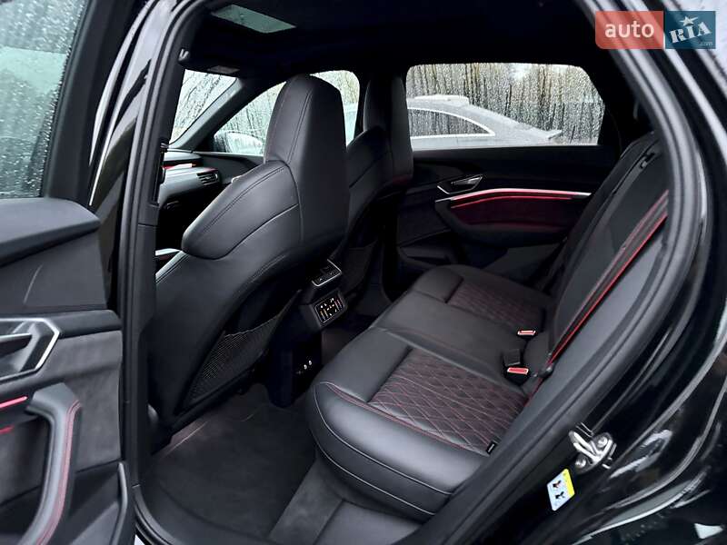 Позашляховик / Кросовер Audi SQ8 e-tron 2024 в Ковелі