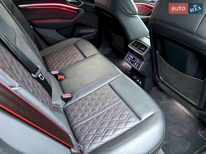 Позашляховик / Кросовер Audi SQ8 e-tron 2024 в Ковелі