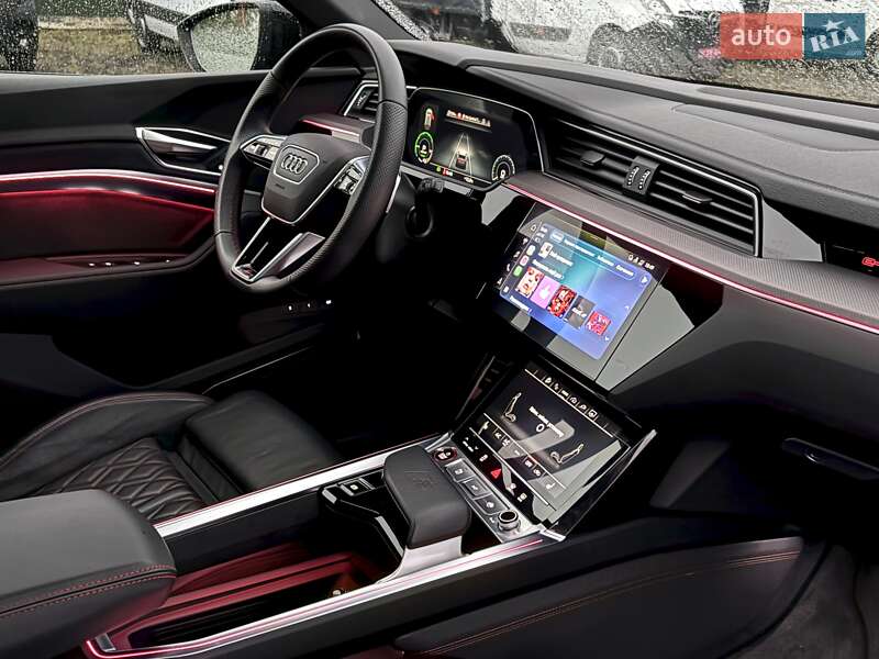 Позашляховик / Кросовер Audi SQ8 e-tron 2024 в Ковелі