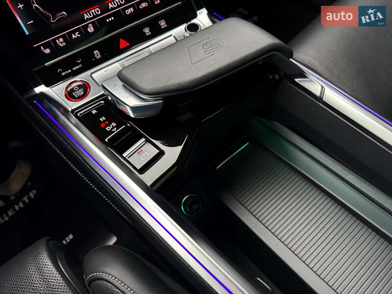 Внедорожник / Кроссовер Audi SQ8 e-tron 2023 в Мукачево