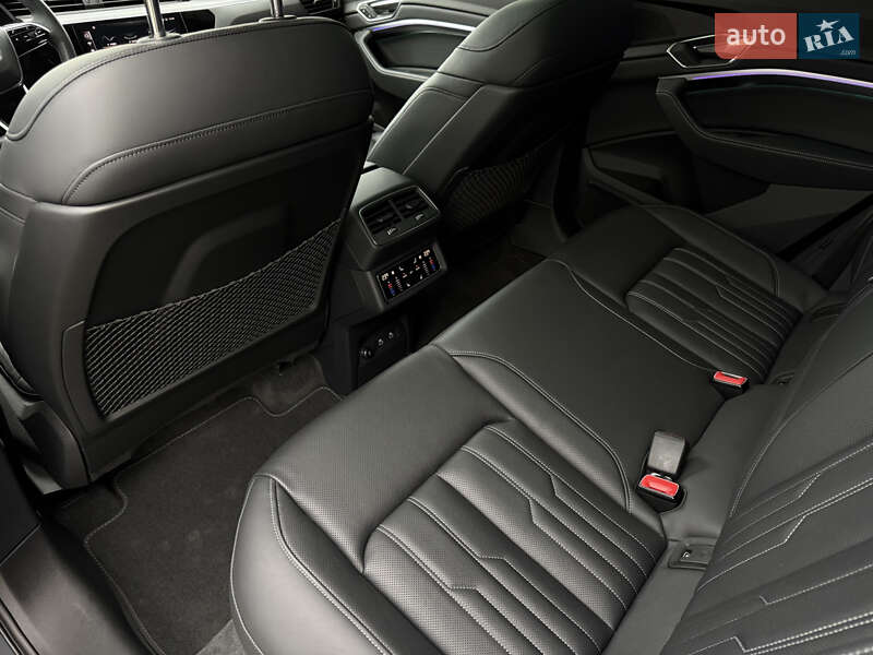 Внедорожник / Кроссовер Audi SQ8 e-tron 2023 в Мукачево