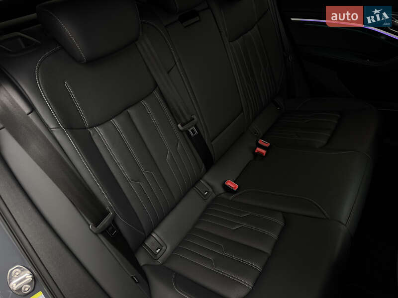 Внедорожник / Кроссовер Audi SQ8 e-tron 2023 в Мукачево