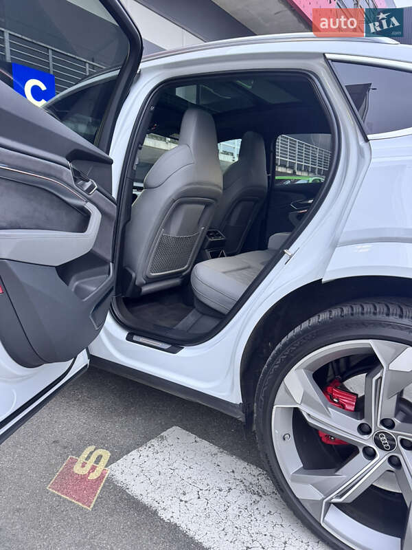 Внедорожник / Кроссовер Audi SQ8 e-tron 2023 в Киеве