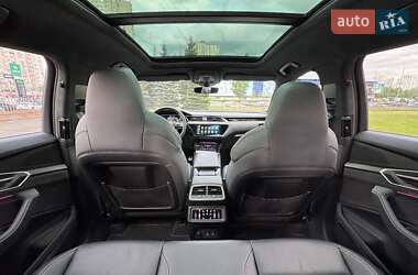 Внедорожник / Кроссовер Audi SQ8 Sportback e-tron 2023 в 
