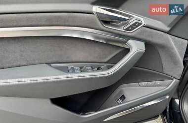 Внедорожник / Кроссовер Audi SQ8 Sportback e-tron 2023 в 