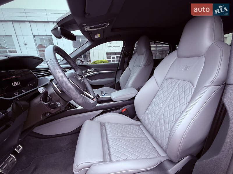 Внедорожник / Кроссовер Audi SQ8 Sportback e-tron 2023 в Киеве