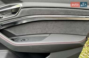 Внедорожник / Кроссовер Audi SQ8 Sportback e-tron 2024 в  фото 26 Внедорожник / Кроссовер Audi SQ8 Sportback e-tron 2024 в