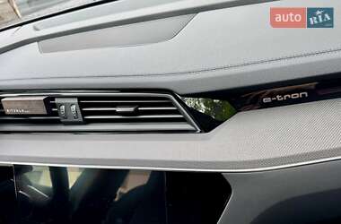 Внедорожник / Кроссовер Audi SQ8 Sportback e-tron 2024 в  фото 31 Внедорожник / Кроссовер Audi SQ8 Sportback e-tron 2024 в