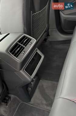 Внедорожник / Кроссовер Audi SQ8 Sportback e-tron 2024 в  фото 47 Внедорожник / Кроссовер Audi SQ8 Sportback e-tron 2024 в