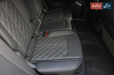 Позашляховик / Кросовер Audi SQ8 2024 в 