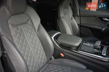 Позашляховик / Кросовер Audi SQ8 2024 в 