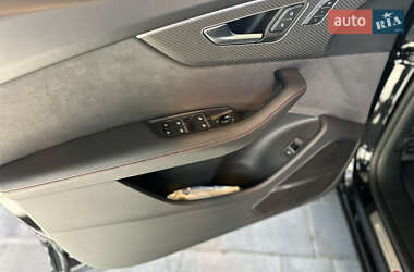 Внедорожник / Кроссовер Audi SQ8 2024 в 