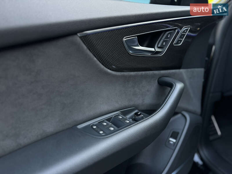 Позашляховик / Кросовер Audi SQ8 2020 в Вінниці