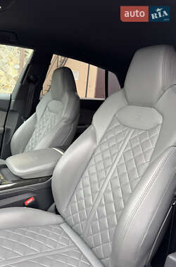 Внедорожник / Кроссовер Audi SQ8 2020 в 