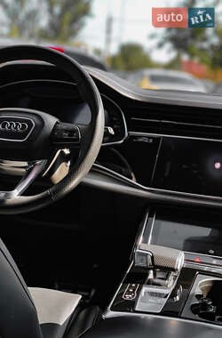 Внедорожник / Кроссовер Audi SQ8 2020 в 