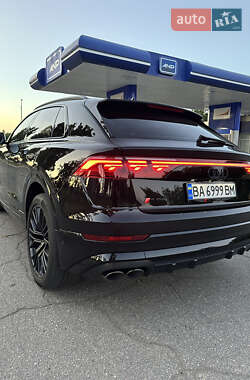 Внедорожник / Кроссовер Audi SQ8 2024 в 