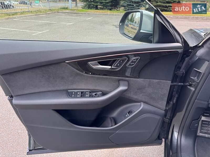 Внедорожник / Кроссовер Audi SQ8 2020 в Киеве