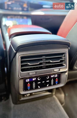 Внедорожник / Кроссовер Audi SQ8 2023 в 