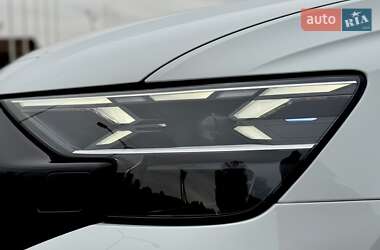 Внедорожник / Кроссовер Audi SQ8 2024 в 