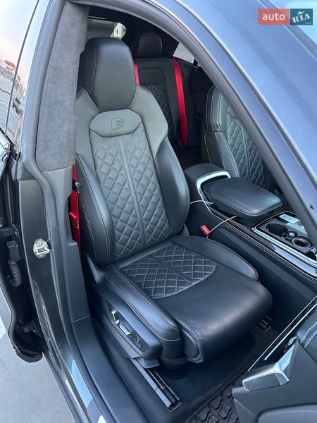 Позашляховик / Кросовер Audi SQ8 2020 в Києві