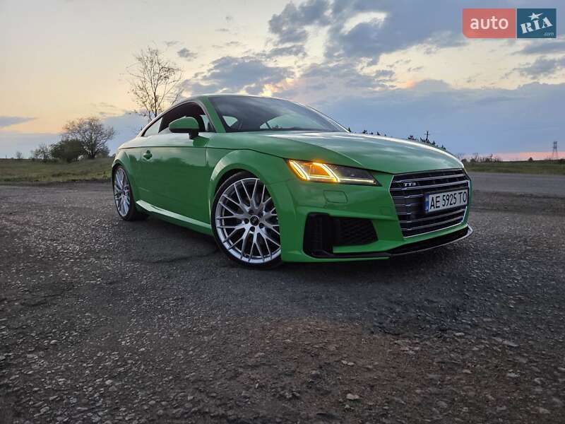 Купе Audi TT S 2016 в 