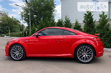 Купе Audi TT 2016 в 