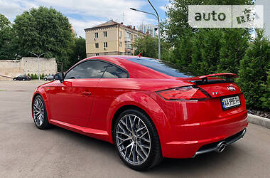 Купе Audi TT 2016 в 