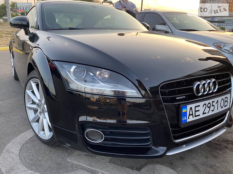 Купе Audi TT 2011 в 
