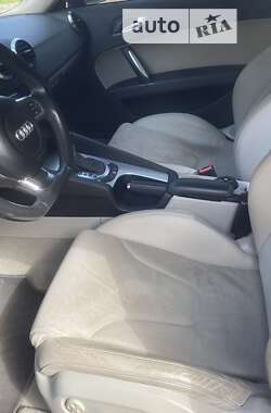 Купе Audi TT 2010 в 