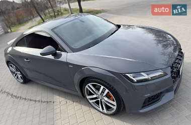 Купе Audi TT 2016 в 