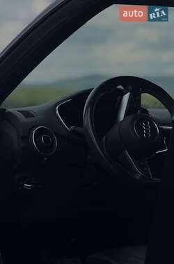 Купе Audi TT 2016 в 
