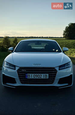 Купе Audi TT 2016 в 