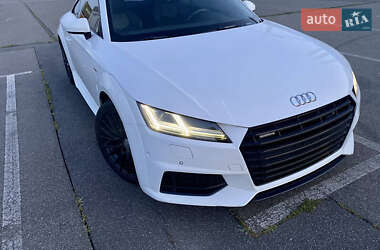 Купе Audi TT 2015 в 