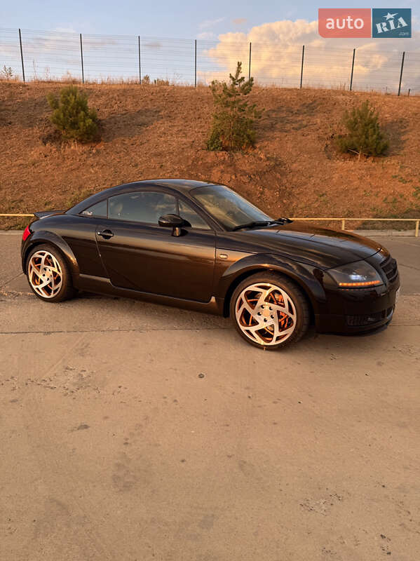 Купе Audi TT 2001 в 
