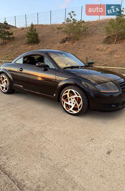 Купе Audi TT 2001 в 