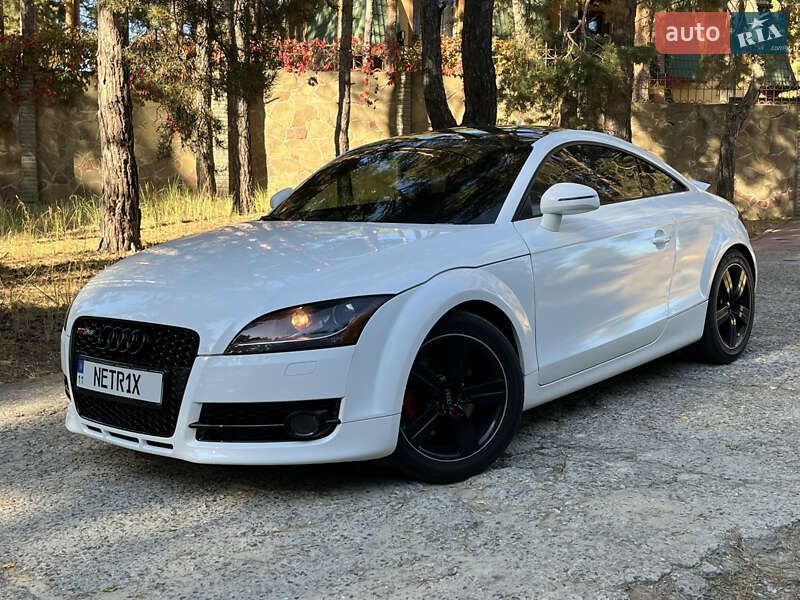 Купе Audi TT 2008 в 