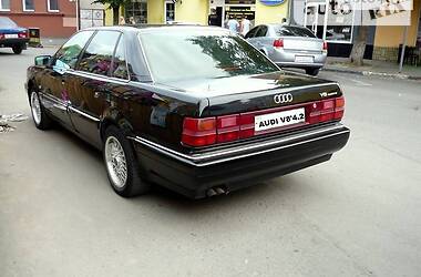 Седан Audi V8 1991 в Ужгороді