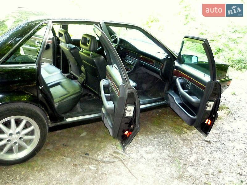 Седан Audi V8 1991 в Ужгороді
