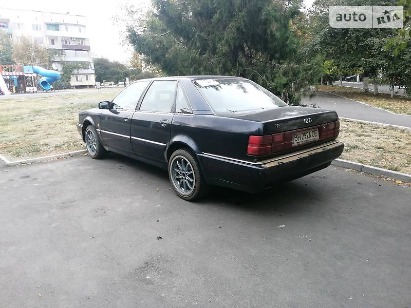 Седан Audi V8 1989 в Измаиле