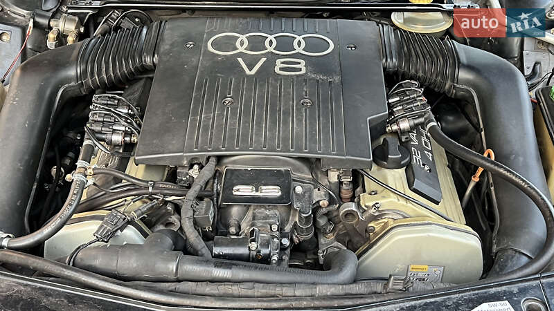 Седан Audi V8 1989 в Чернигове