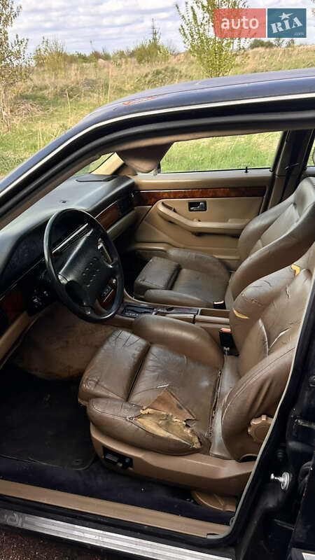 Седан Audi V8 1992 в Нововолынске