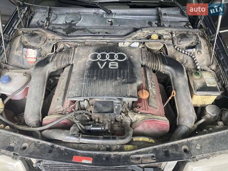 Седан Audi V8 1989 в Первомайске