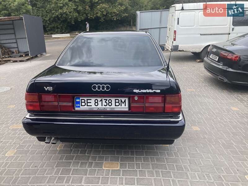 Седан Audi V8 1989 в Первомайске