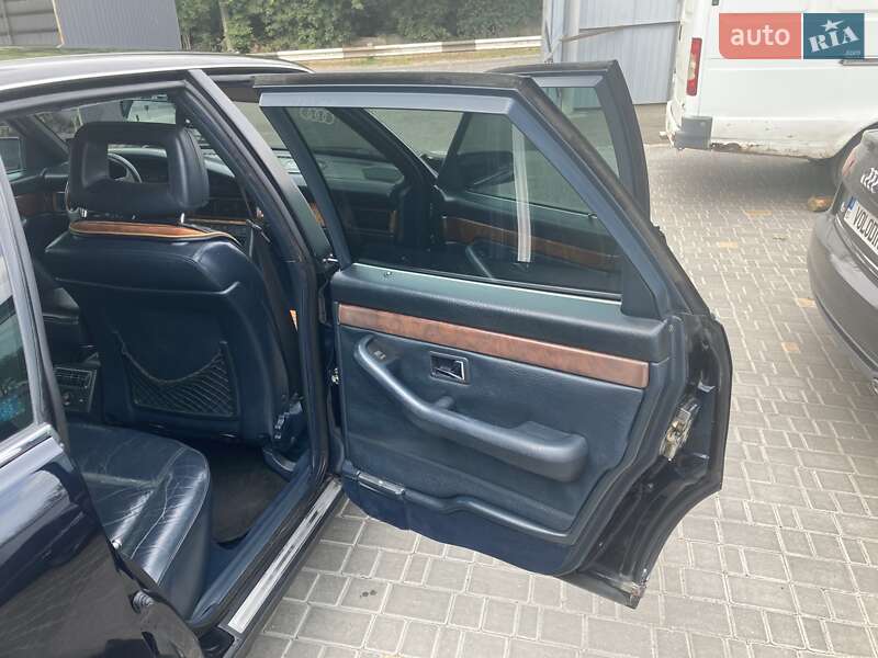 Седан Audi V8 1989 в Первомайске
