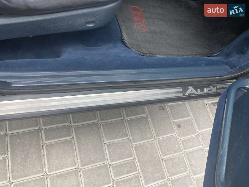 Седан Audi V8 1989 в Первомайске