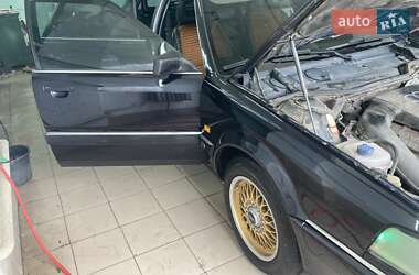 Седан Audi V8 1989 в 