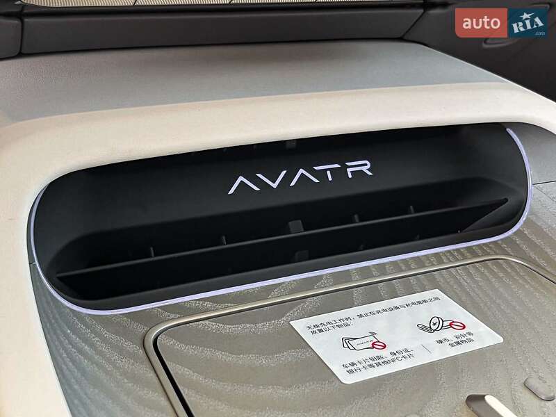 Седан Avatr 12 2024 в Дніпрі
