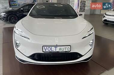 Лифтбек Avatr 12 2024 в 